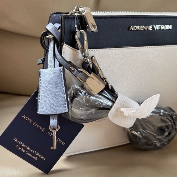 NWT Adrienne Vittadini Key Lock Colorblock Blue White Crossbody Bag - Picture 5 of 7